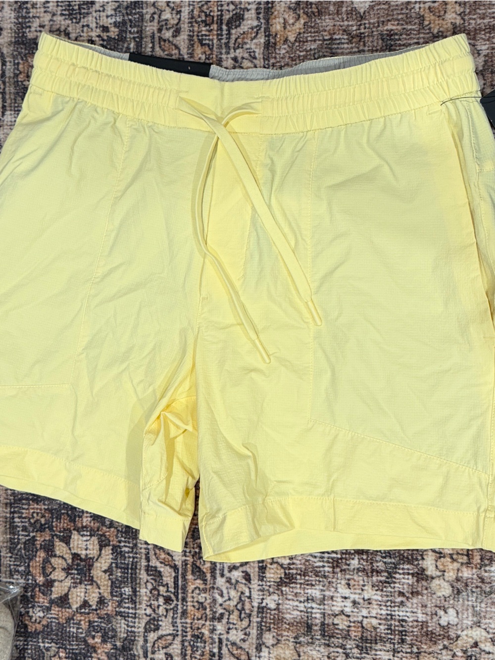 Lululemon Bowline Shorts 5” - Medium - NWT  CPRY (Caprese Yellow) Pale Yellow